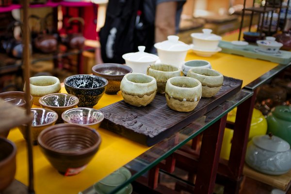 Comment créer un vlog sur les traditions artisanales locales?